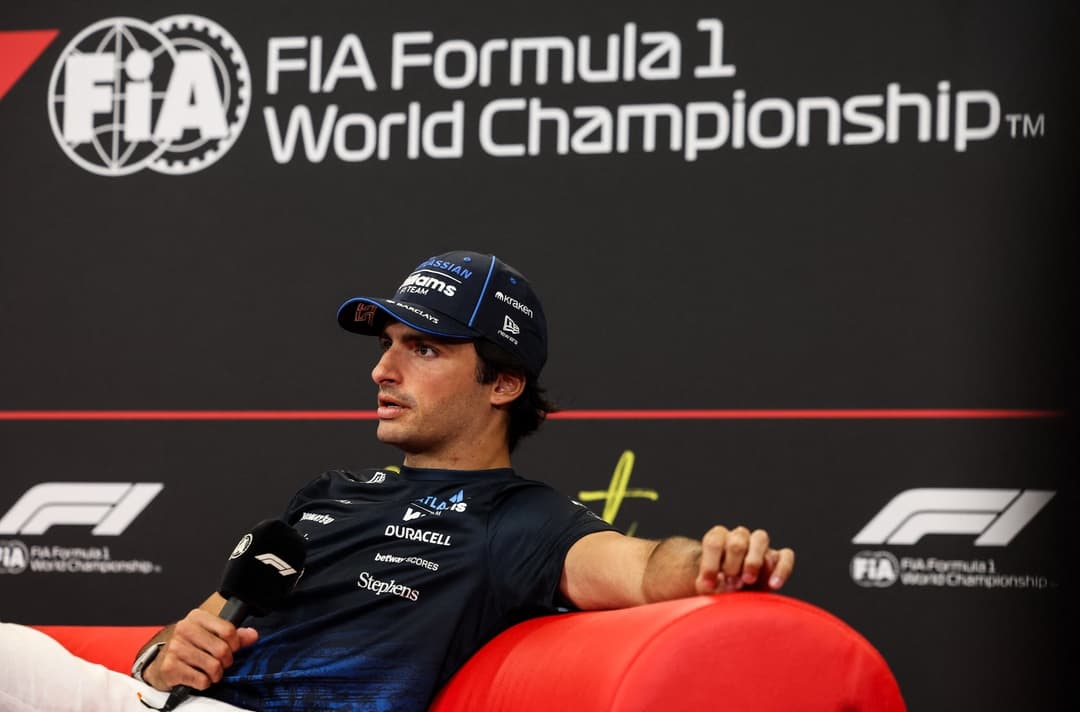 Carlos Sainz renews with Williams on a multi-year Formula 1 contract