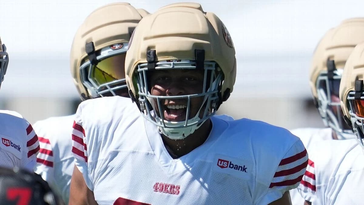 49ers starting DT Collins tears patellar tendon in Australia, out for year