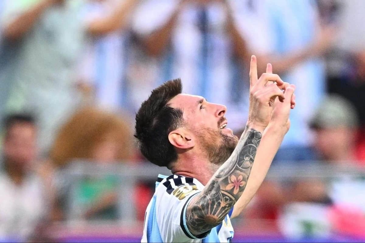 A magical Lionel Messi hat-trick as Argentina beat Algeria β but should he have been sent off?
