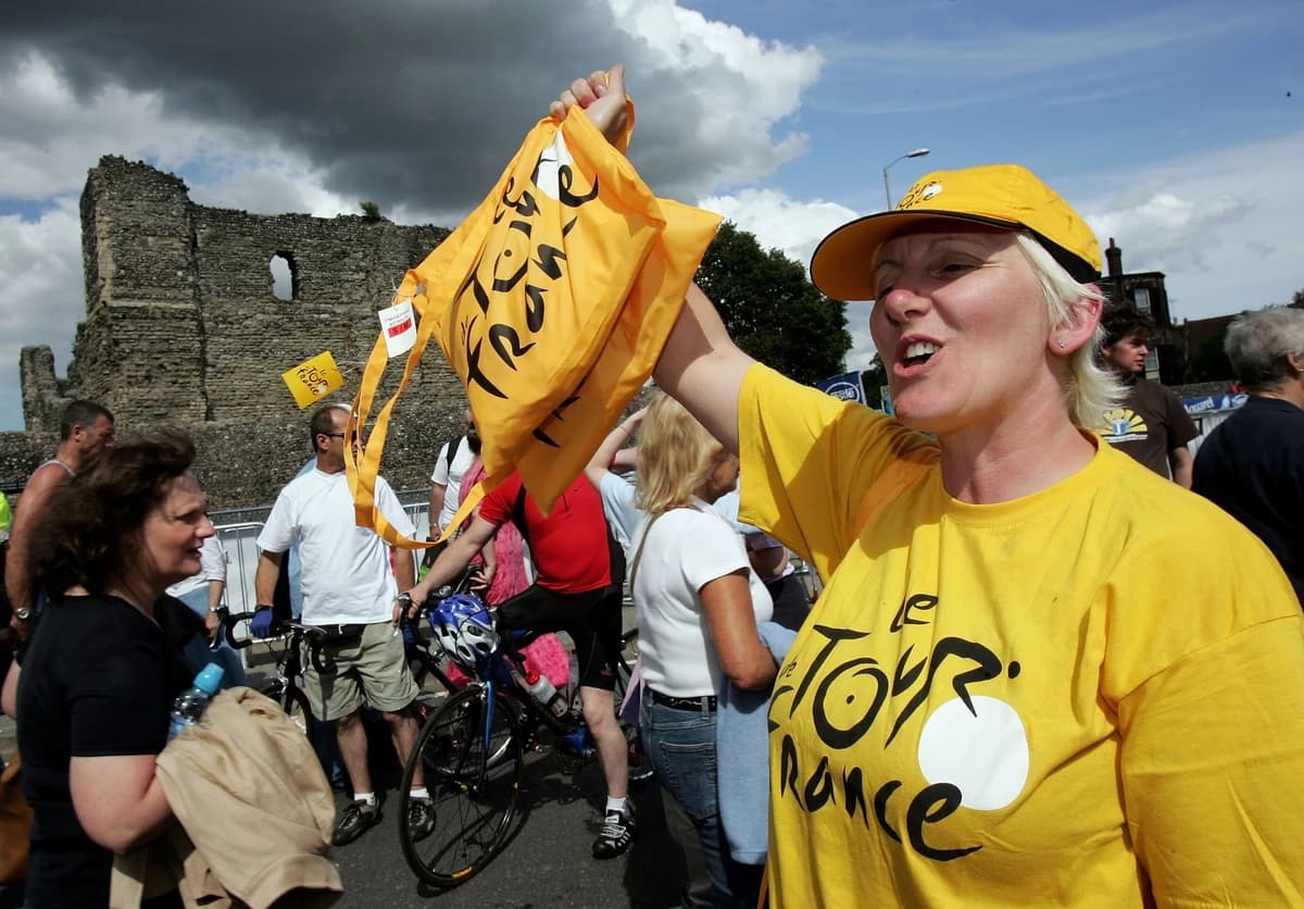 'A once-in-a-lifetime opportunity' – Tour de France calls for 9,000 volunteers for UK Grand Départ i