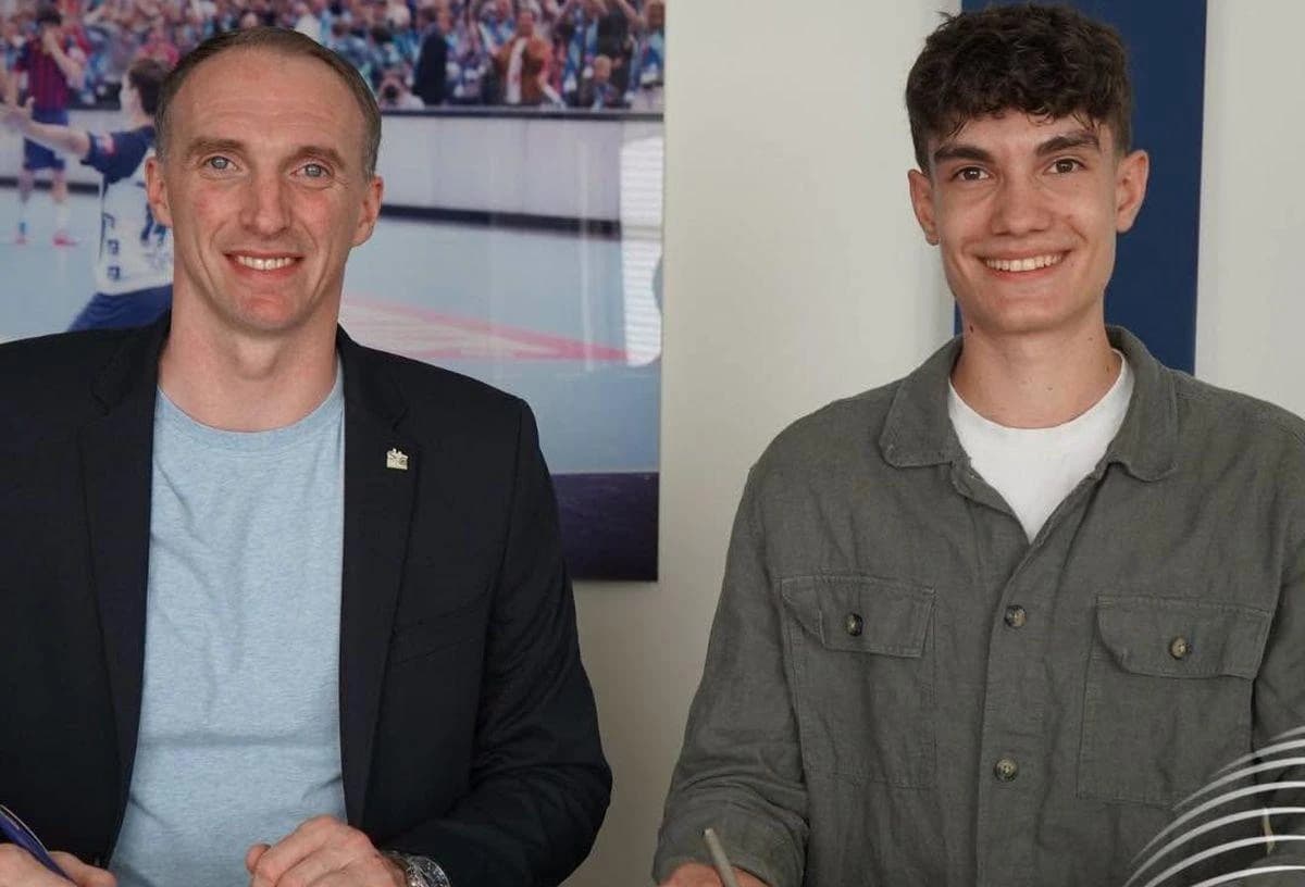 A semnat primul contract de profesionist cu Flensburg! Veste importantă pentru handbalul românesc