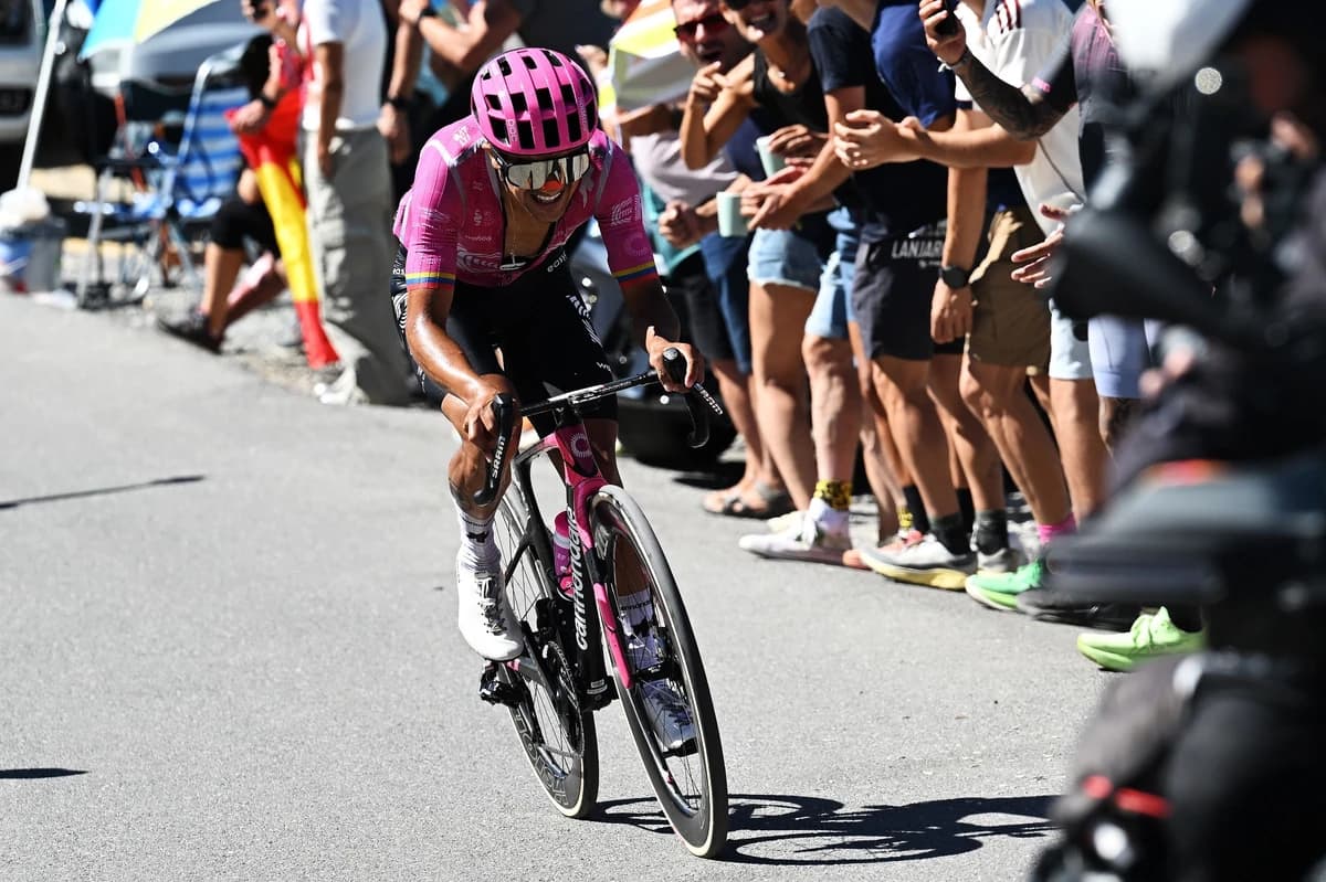 'A significant moment and an important milestone' โ Richard Carapaz signs for NSN Cycling after brea