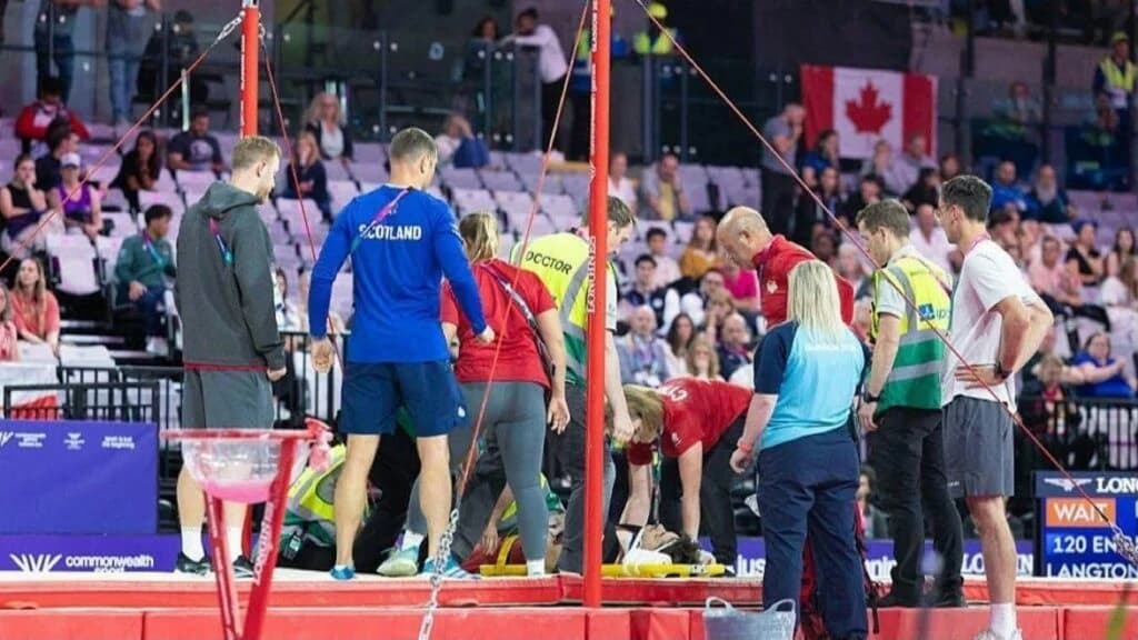 Accident șocant la Jocurile Commonwealth: un gimnast a căzut în cap de la aproape trei metri și a fo