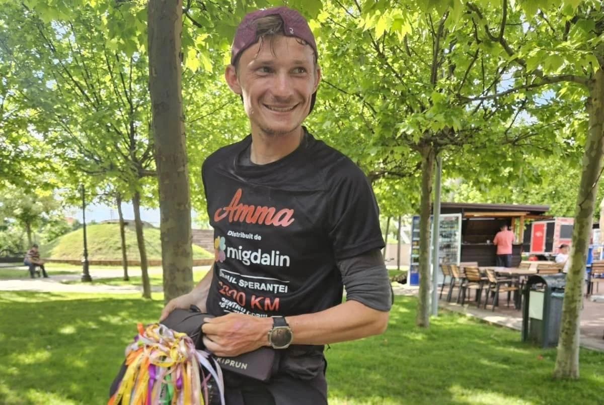 Adrian Șovea, lovit de o mașină în timpul cursei caritabile de 2.800 km » Ultramaratonistul a ajuns