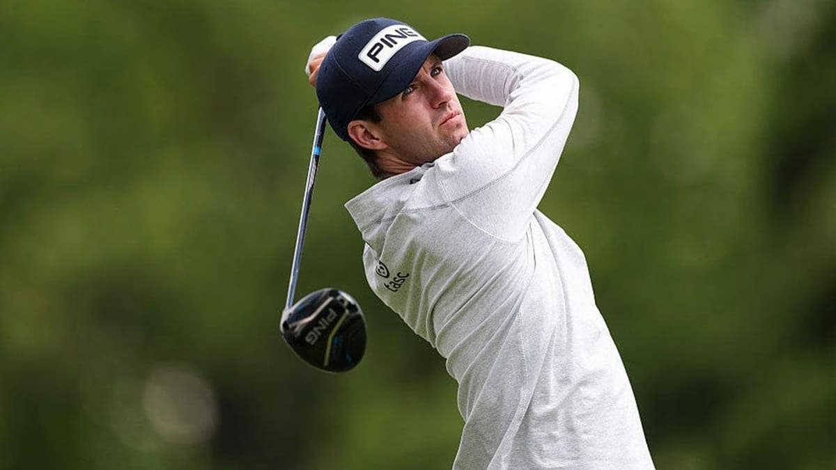 Alex Smalley's mom is garnering a ton of attention as her son grabs surprise lead at the PGA Champio