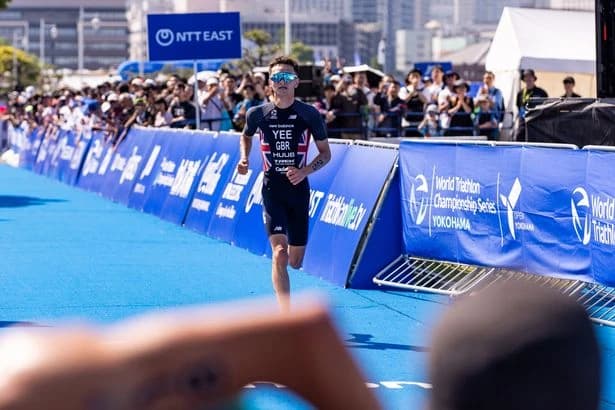 Alex Yee denied dream homecoming as Olympic champion crashes bike in London T100