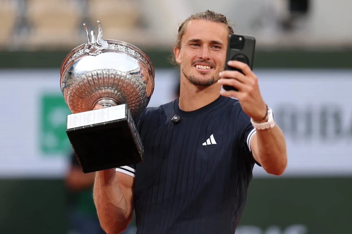 Alexander Zverev’s chaotic French Open win showed just how far ahead Jannik Sinner is