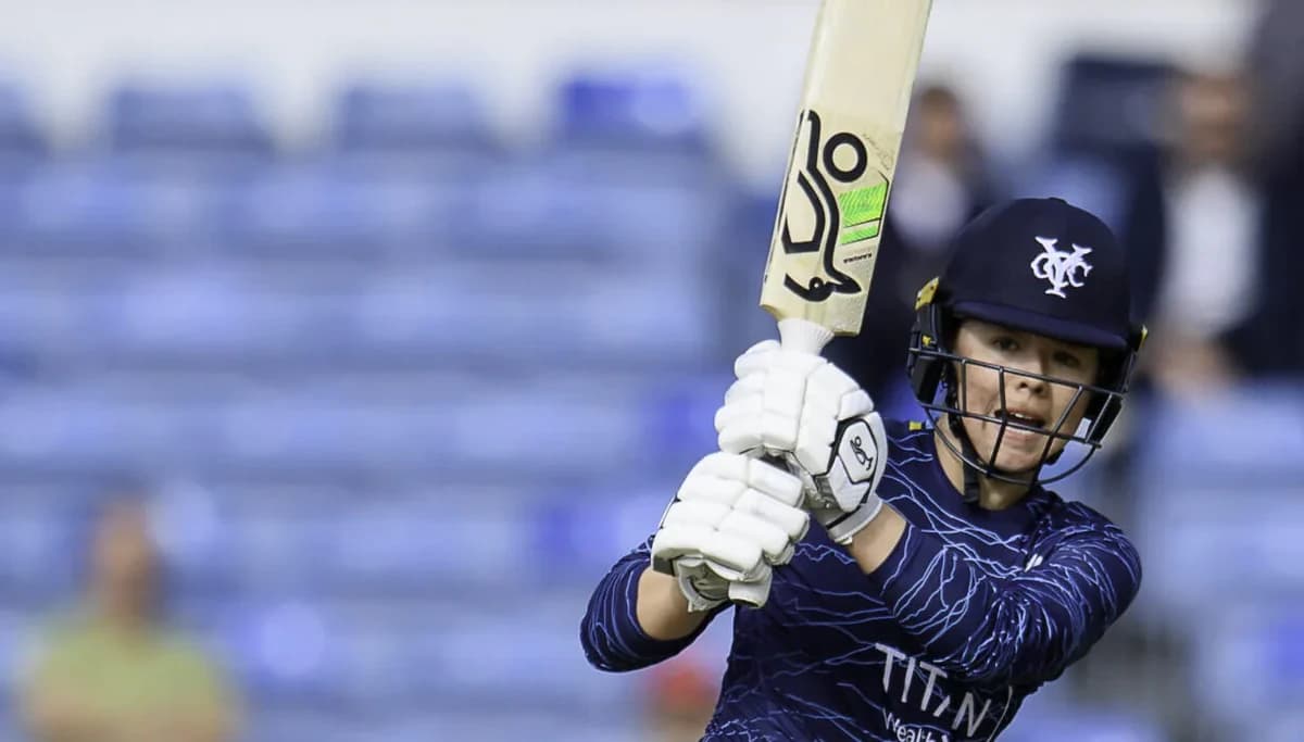 Alice Clarke signs permanently for Yorkshire