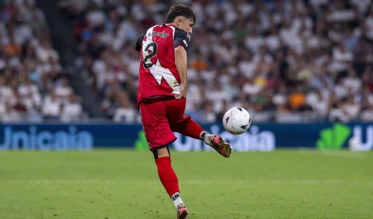 Andrei Rațiu nu mai scapă de probleme! Tricolorul mai ratează un meci la Rayo Vallecano