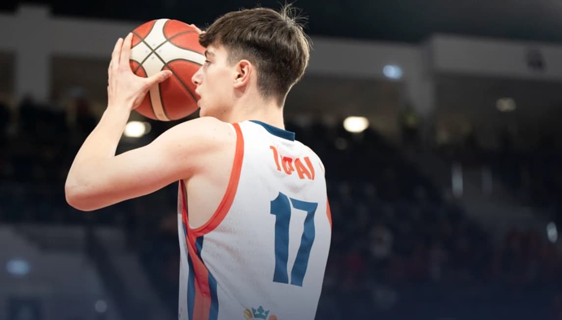 Andrei Topai joacă pentru naționala juvenilă de baschet a României la Campionatul European U18