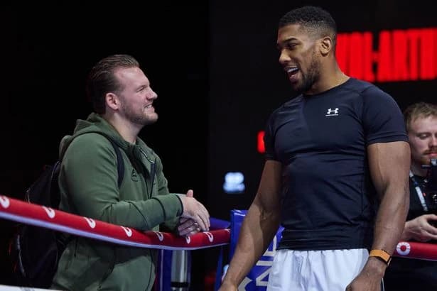 Anthony Joshua faces major problem for Tyson Fury fight as 'mole' warning issued