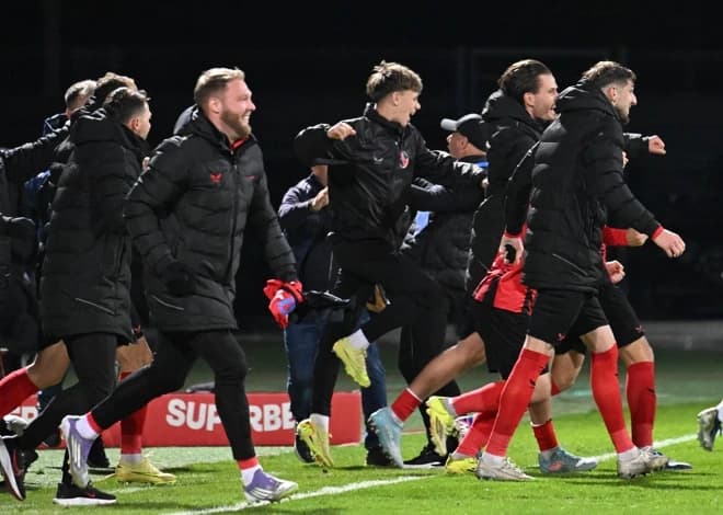 Antrenorul care a pus DA şi care va înlocui un mare rapidist în Liga 1