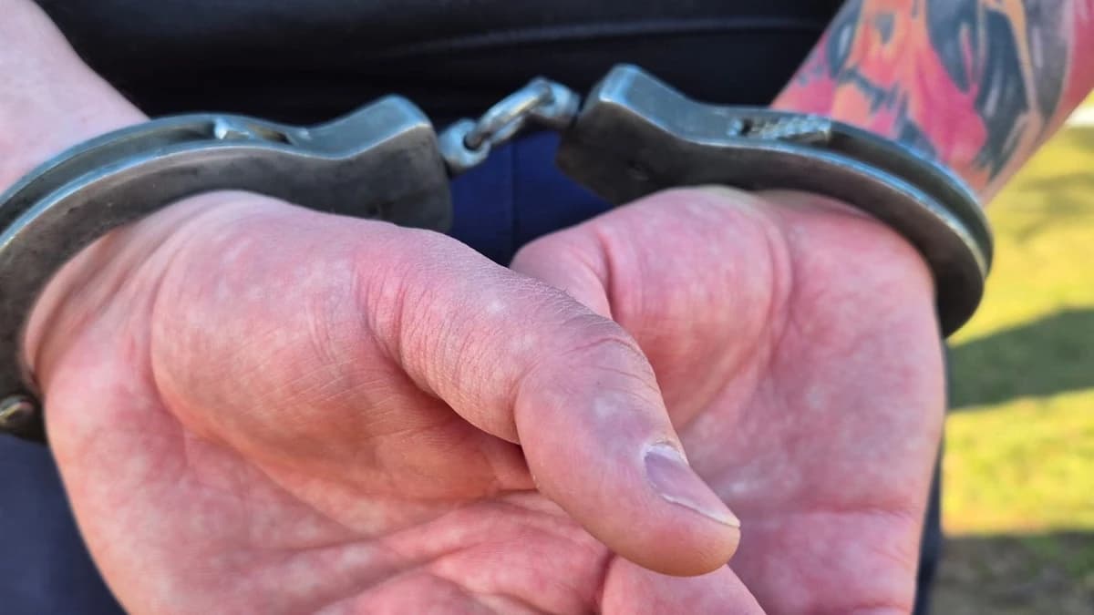Antrenorul de înot din Câmpina acuzat de agresarea sexuală a unei minore a fost arestat preventiv 30