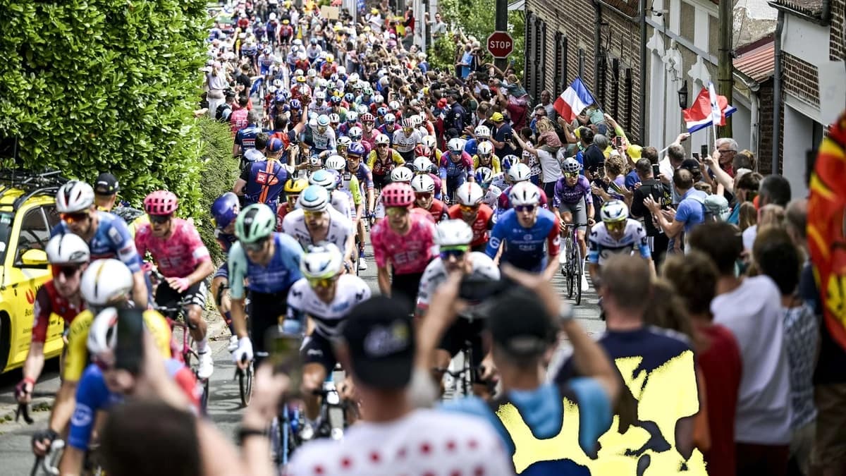 Applications open for Tour de France volunteer roles in Wales