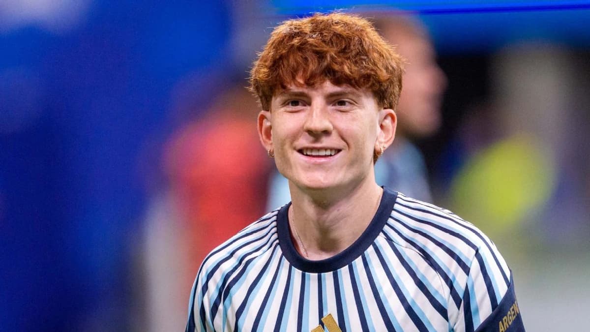 Argentina's Barco joins Chelsea from Strasbourg