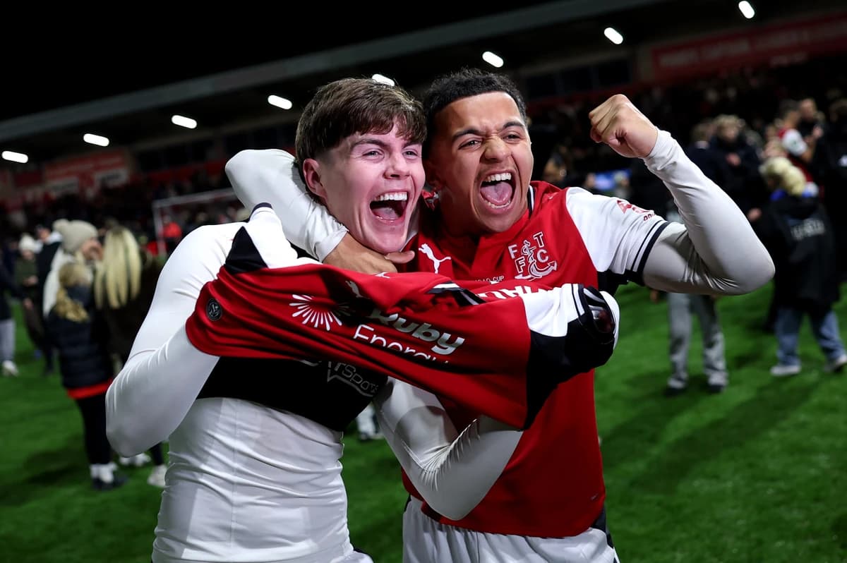 Arsenal, eliminată din Cupa Ligii de o echipă din liga a patra! Dezvăluirea marelui erou la penalty-