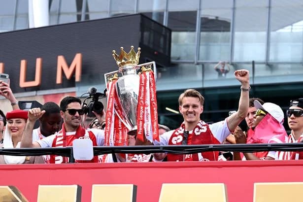 Arsenal trophy parade live: Thousands of Gunners fans celebrate on London streets