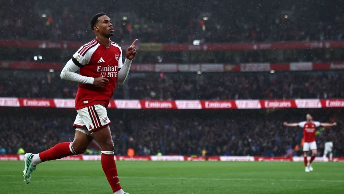 Arsenal vs Everton LIVE: Premier League updates as Gunners lead through Ezri Konsa