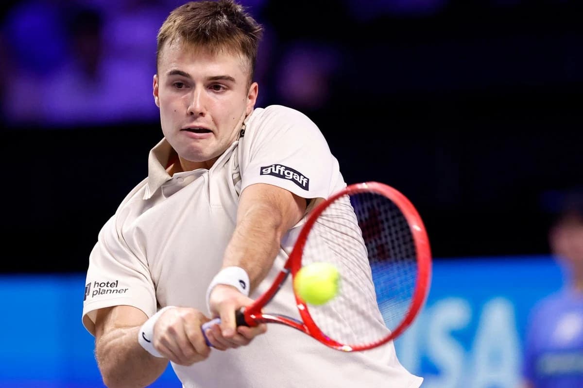 Arthur Fery wins two games in straight-sets defeat to new world No 1 Alexander Zverev