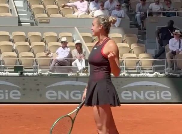 Aryna Sabalenka a oprit meciul la Roland Garros și i-a zis direct arbitrului: ”Nu e prea aproape de