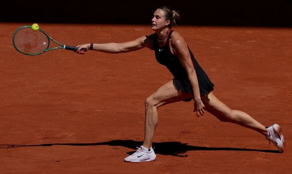 Aryna Sabalenka, Coco Gauff charge into French Open 3rd round
