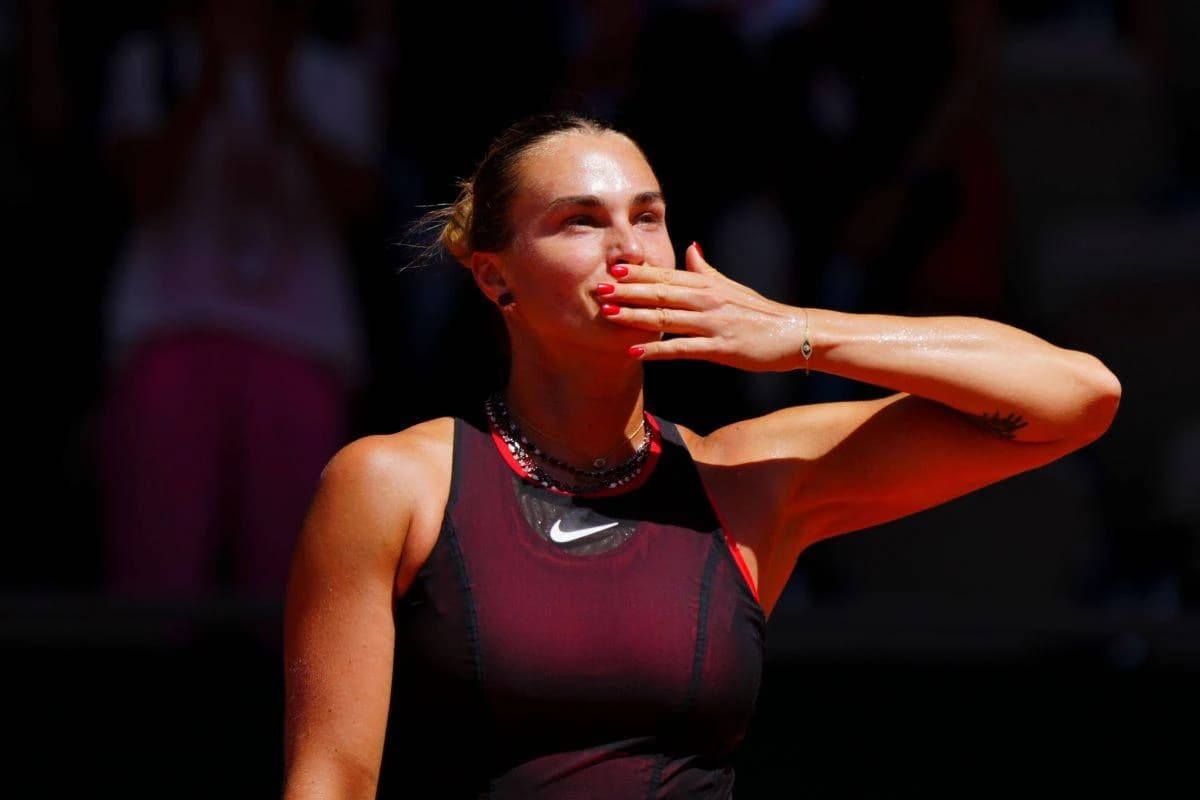 Aryna Sabalenka s-a calificat în turul 2 la Roland Garros, apoi le-a dat un sfat spectatorilor: „Nu