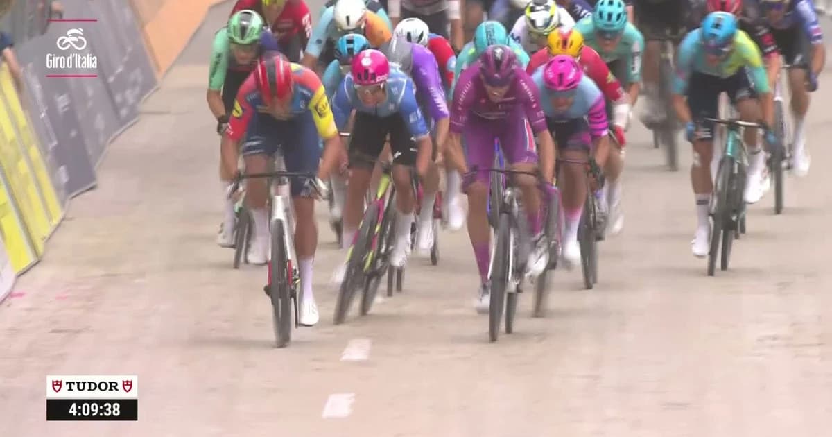 Așa a obținut Paul Magnier a 2-a victorie din Giro 2026! Francezul, sprint perfect în etapa a 3-a