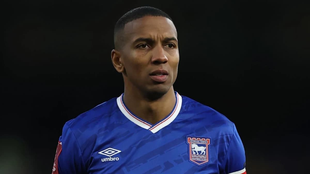 Ashley Young announces retirement at 40
