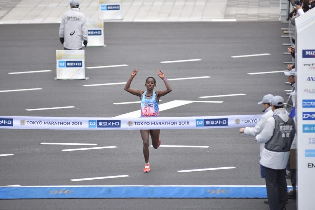 Atletă de top la maraton, suspendată șase ani pentru dopaj și falsificarea unei prescripții medicale