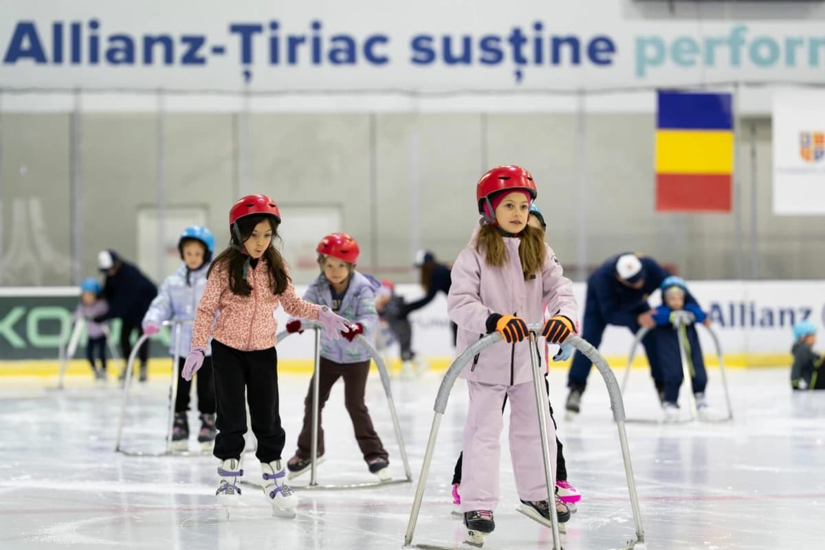 Atmosferă superbă pe patinoarul Allianz-Țiriac din Otopeni! Imagini spectaculoase cu puștii care fac