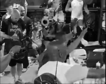 Au apărut imaginile cu Jayden Adams în vestiar, în timpul Mondialului! Ar fi suferit de depresie
