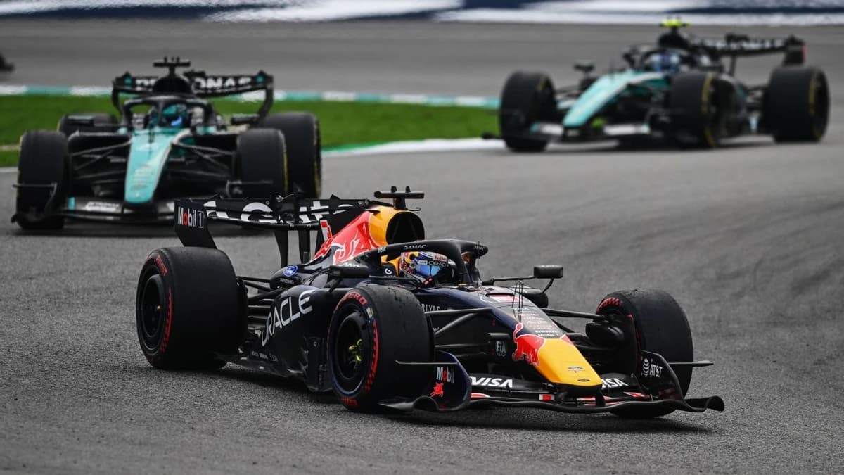 Bahrain Grand Prix in Malaysia LIVE! Max Verstappen leads after Safety Car restart, George Russell t