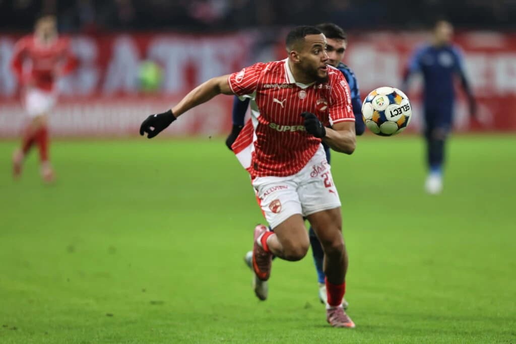 Bani din Rusia pentru Dinamo. Transferul lui Sivis la FK Orenburg ridică semne de întrebare: clubul