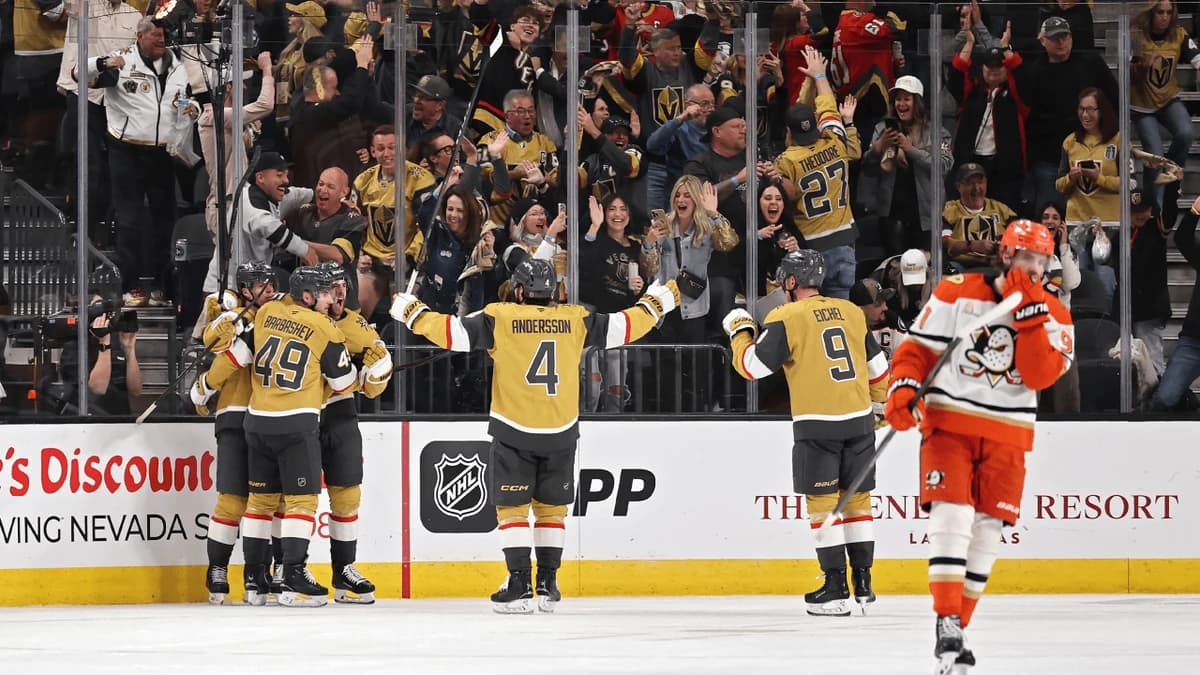 Barbashev gets go-ahead goal in 3rd, Golden Knights edge Ducks in Game 1