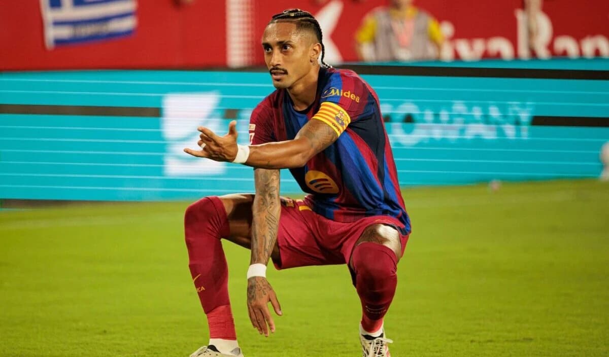 Barcelona, victorie categorică cu Sevilla. Raphinha a marcat un hat-trick perfect şi a intrat în ist