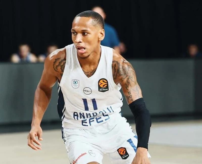 Baschet masculin: Anadolu Efes Istanbul - U BT Cluj, scor 87-69, în meci amical la Gloria Cup, de la