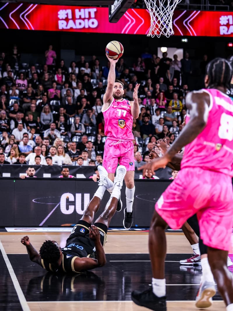 Baschet masculin: Campioana U BT Cluj pierde meciul de gală cu Dubai Basketball, deţinătoarea trofeu