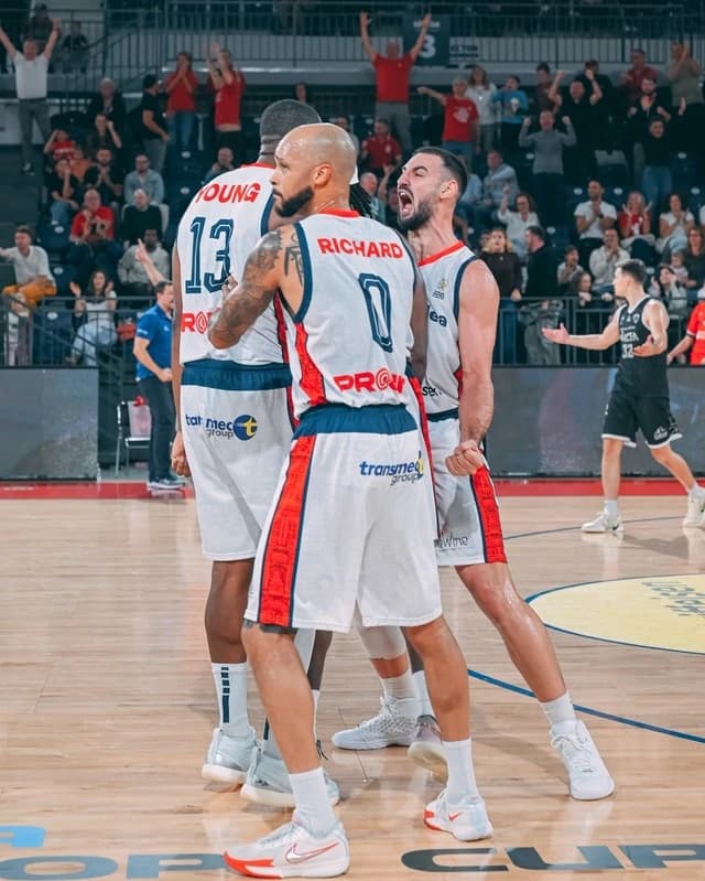 Baschet masculin: Dinamo Bucureşti – CSM Oradea, scor 72-76, în meciul 3 din semifinalele Ligii Naţi