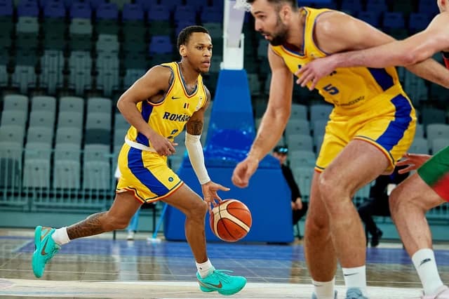 Baschet masculin: Echipa României se reuneşte duminică, la Oradea, pentru meciurile cu Grecia şi Mun