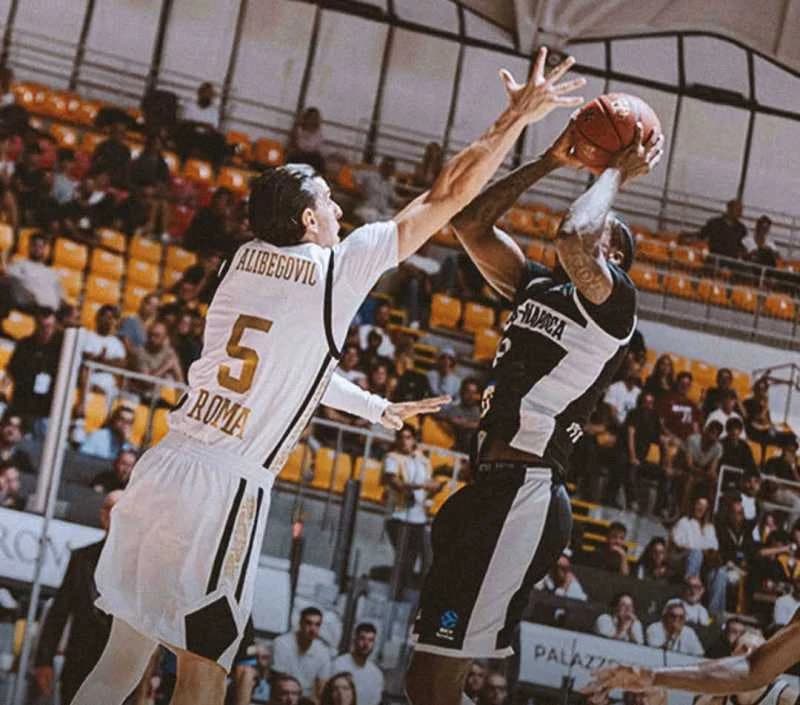 Baschet masculin: U-BT Cluj-Napoca, învinsă categoric la debutul în noul sezon al EuroCup