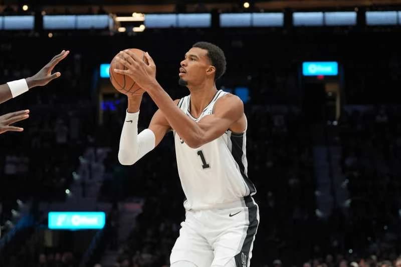 Baschet: Wembanyama, favorit pentru titlul de MVP în sondajul tradițional de dinaintea sezonului NBA