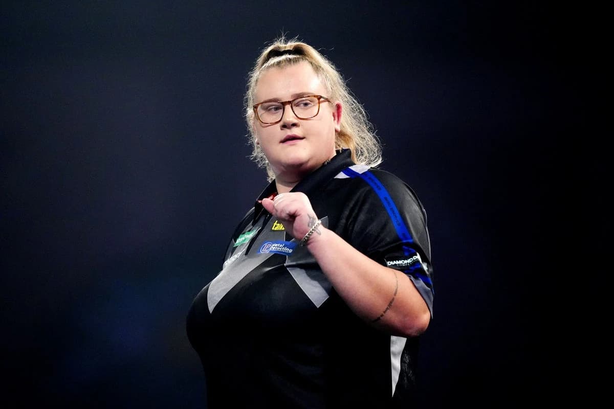 Beau Greaves becomes first woman to win PDC ranking title with victory in Milton Keynes