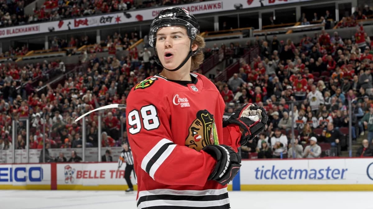 Bedard signs 5-year, $75 million contract with Blackhawks