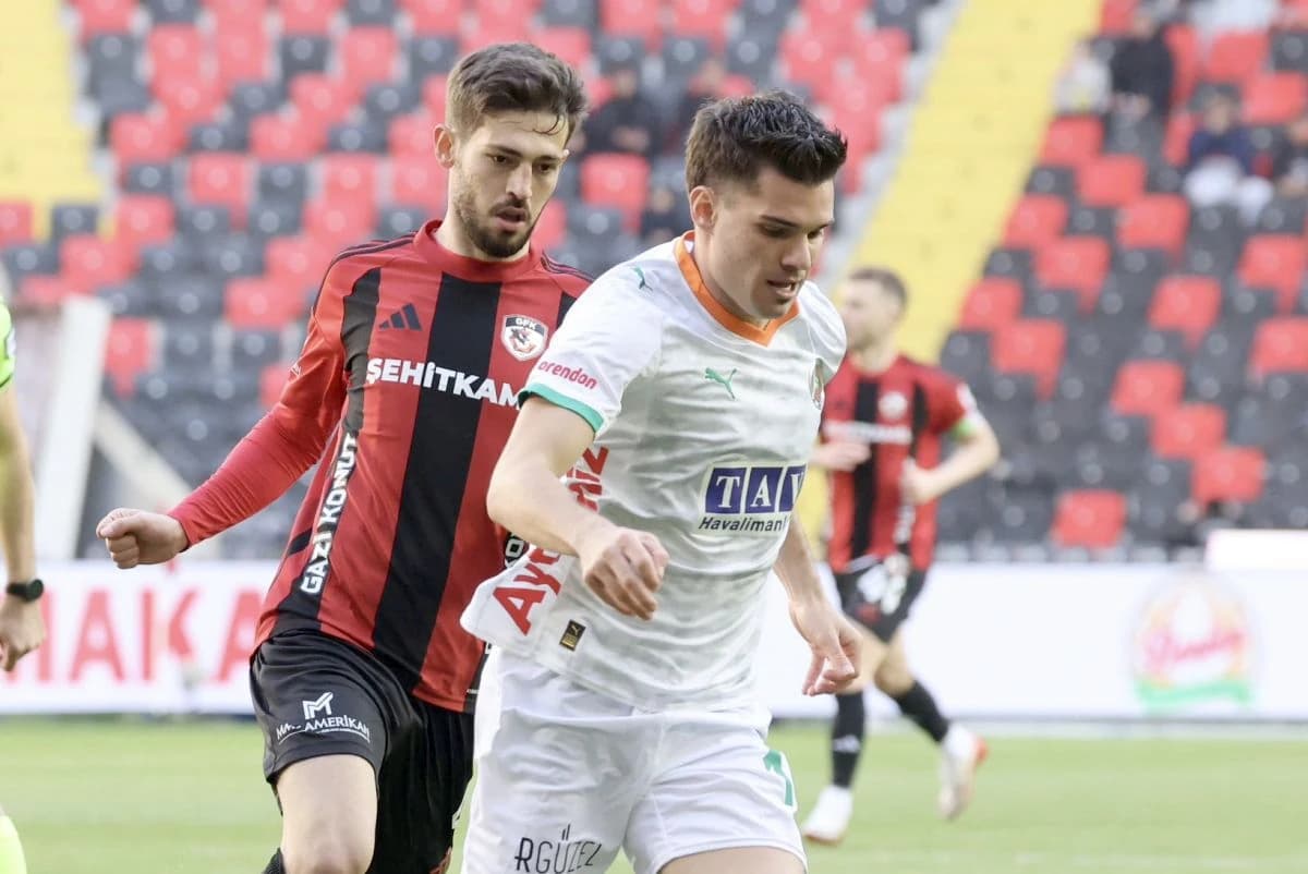 Beșiktaș - Alanyaspor, în „sferturile” Cupei Turciei » Ianis Hagi e anunțat titular!