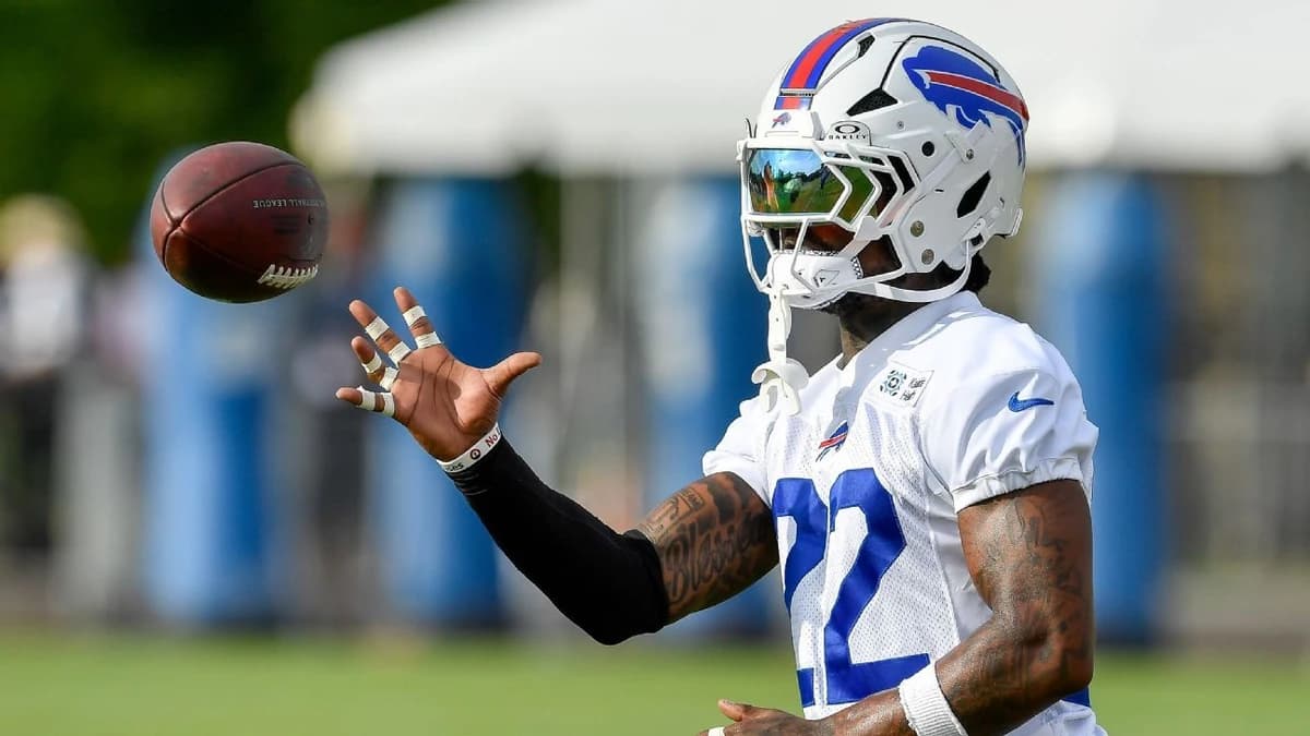 Bills' Gardner-Johnson carted off with leg injury