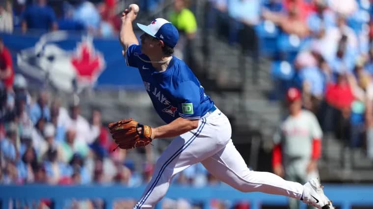 Blue Jays' Chad Dallas makes jaw-dropping behind-the-back snag to escape trouble in memorable MLB de