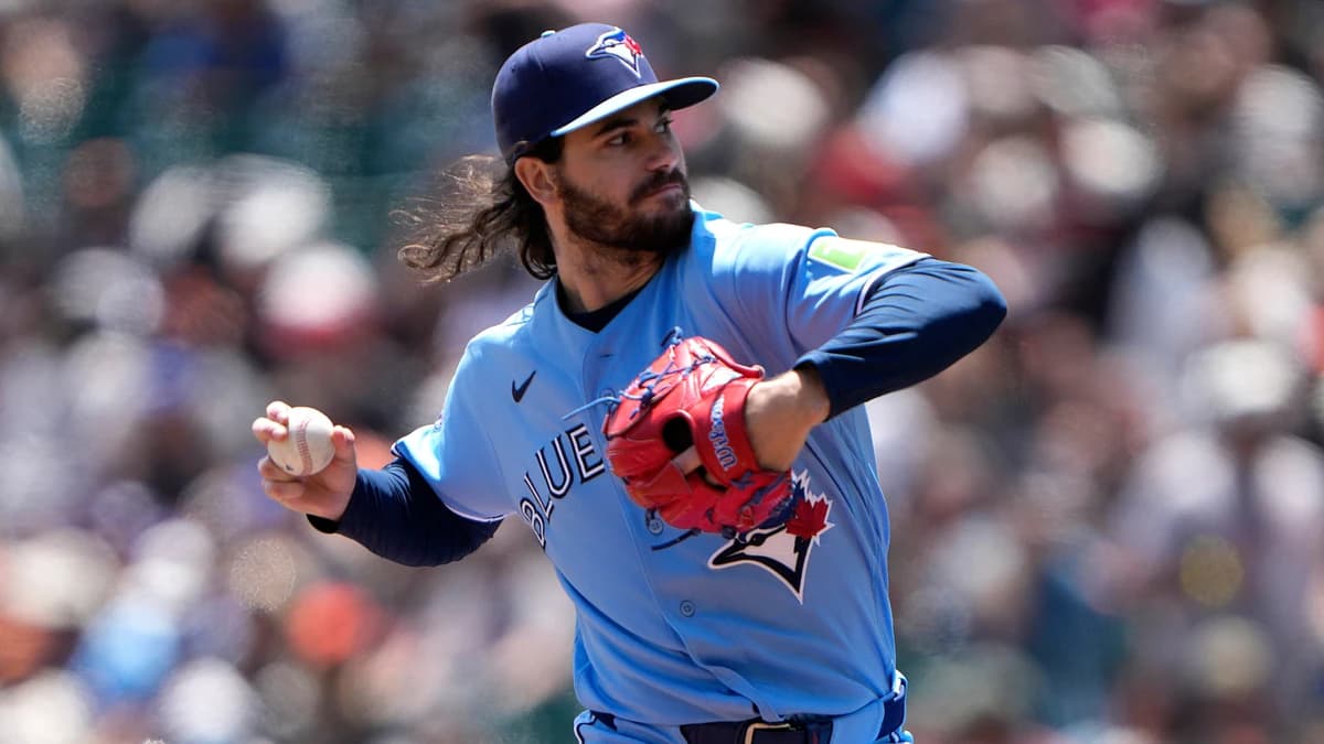 Blue Jays' Dylan Cease takes no-hitter into ninth vs. Giants, falls short of Toronto's first no-no s