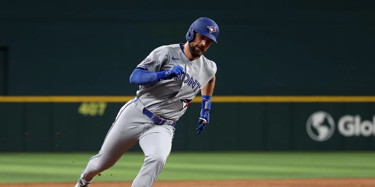 Blue Jays' four-run 7th gets much-needed win over Rangers