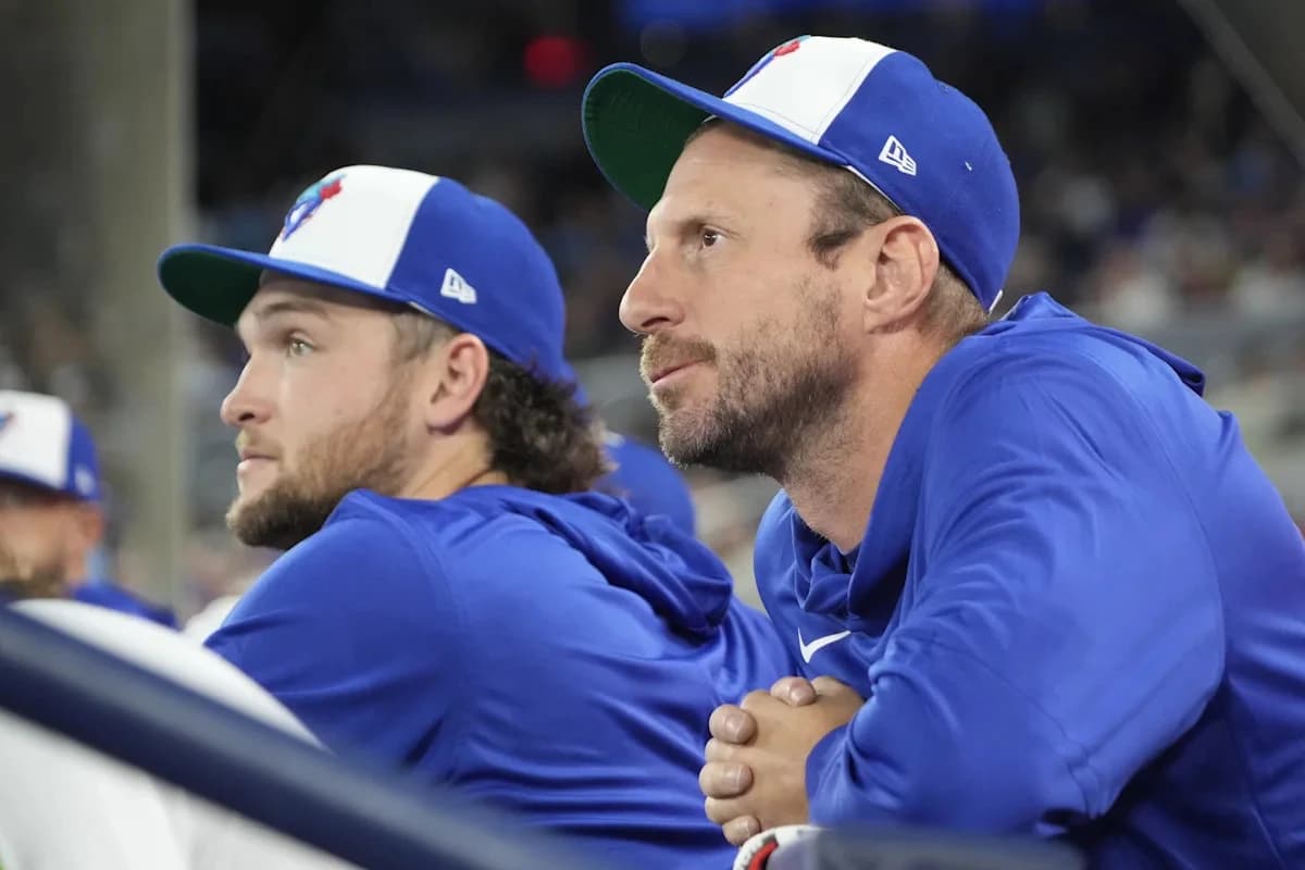 Blue Jays pitcher suddenly leaves game while warming up