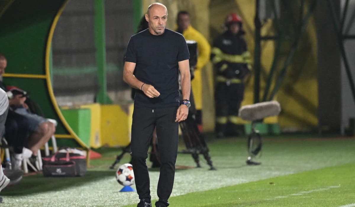 Bogdan Andone, la picioarele jucătorilor săi după victoria cu Petrolul: „O dovadă de caracter din pa